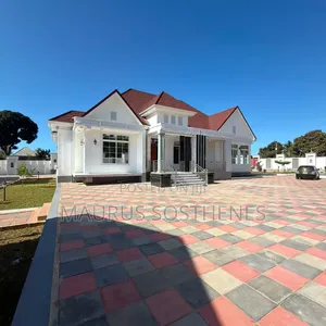 8bdrm House in Goba Centre for sale