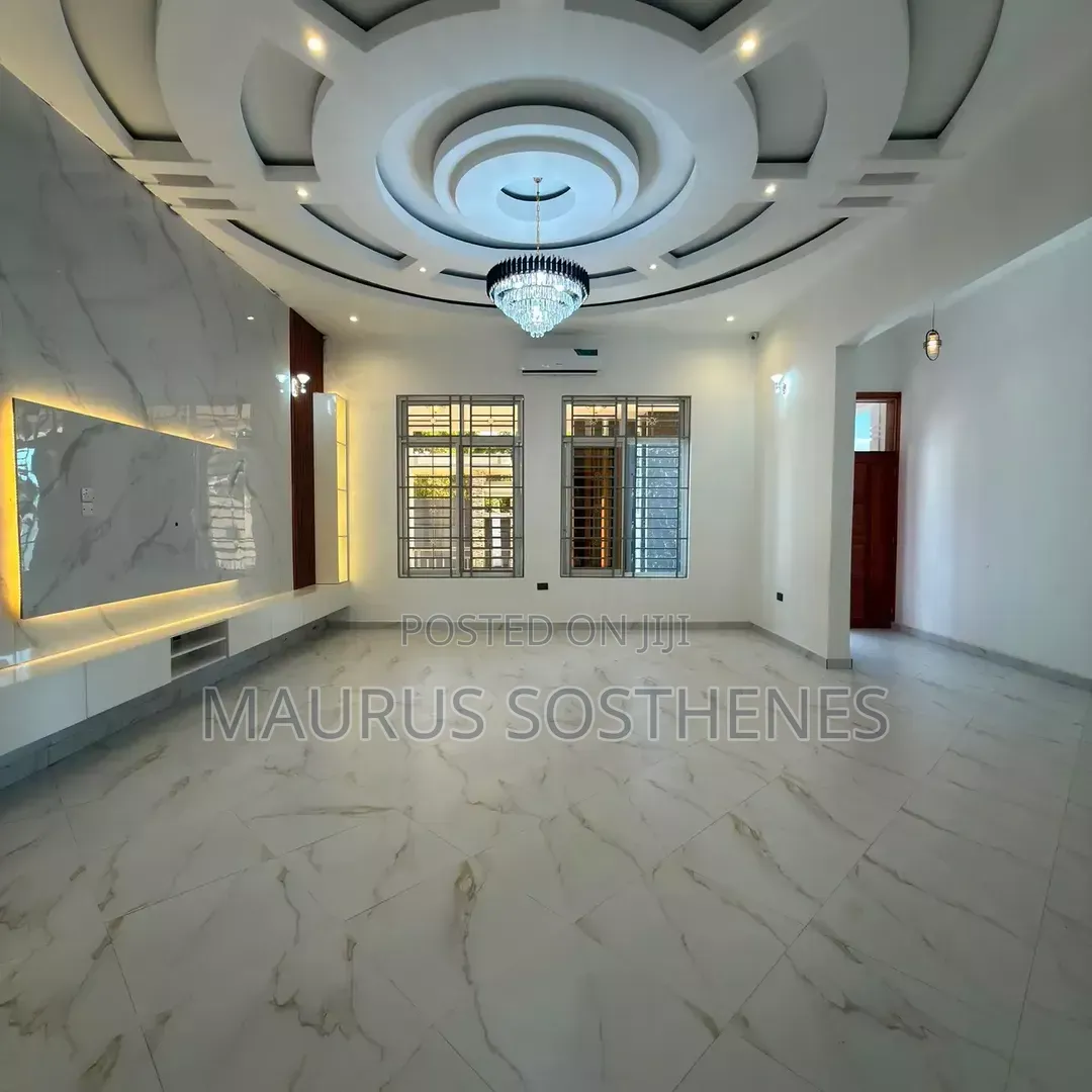 8bdrm House in Goba Centre for sale