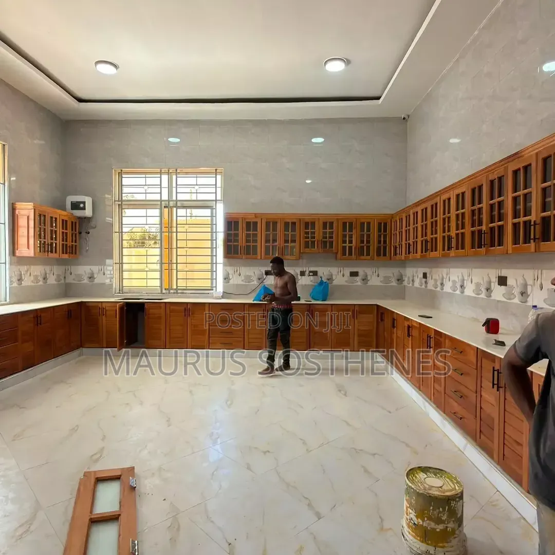 8bdrm House in Goba Centre for sale