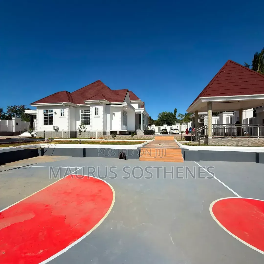8bdrm House in Goba Centre for sale