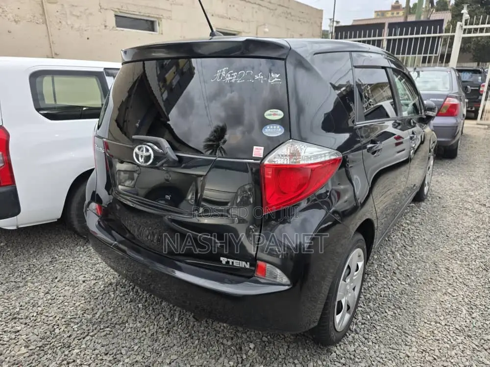 Toyota Ractis 2011 Black