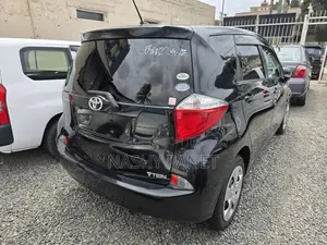 Toyota Ractis 2011 Black