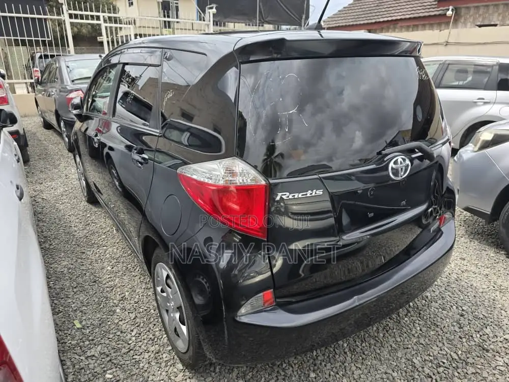 Toyota Ractis 2011 Black