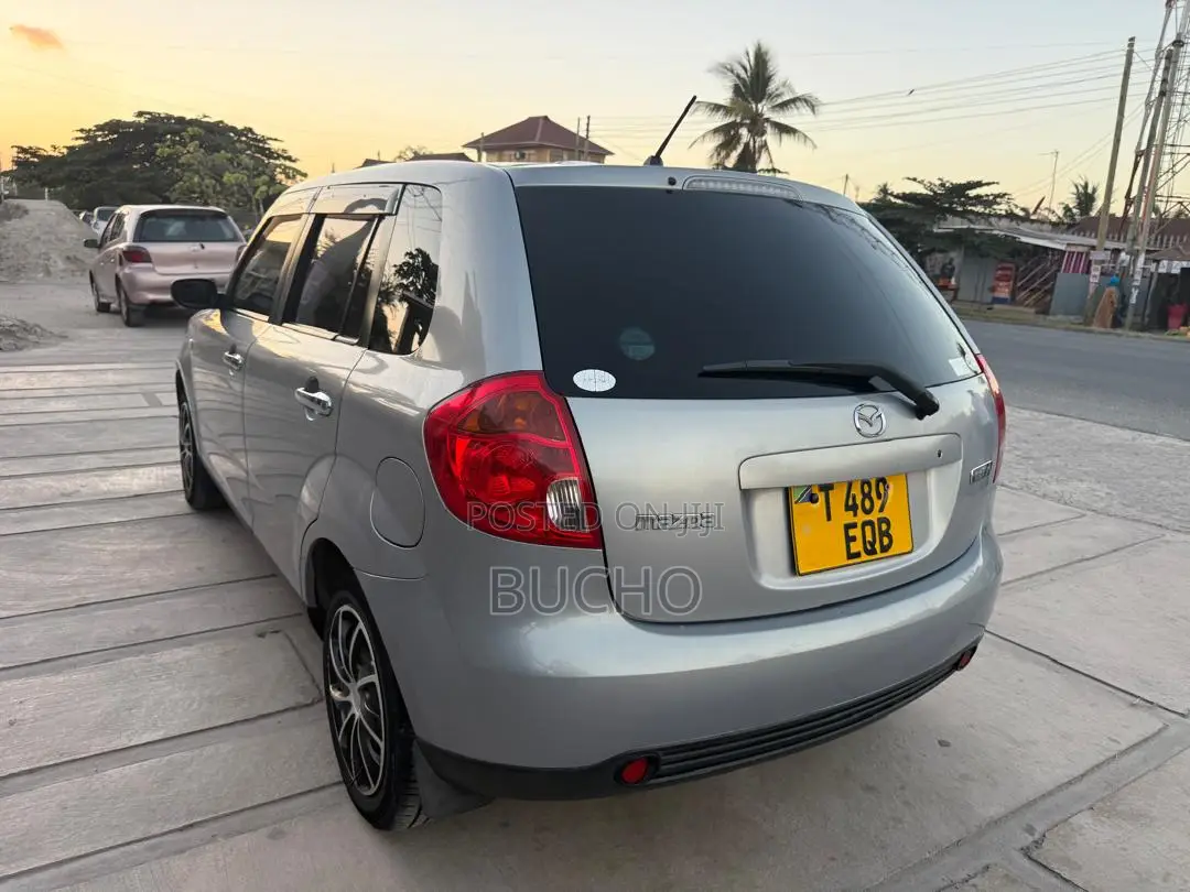 Mazda Verisa 2004 Gray