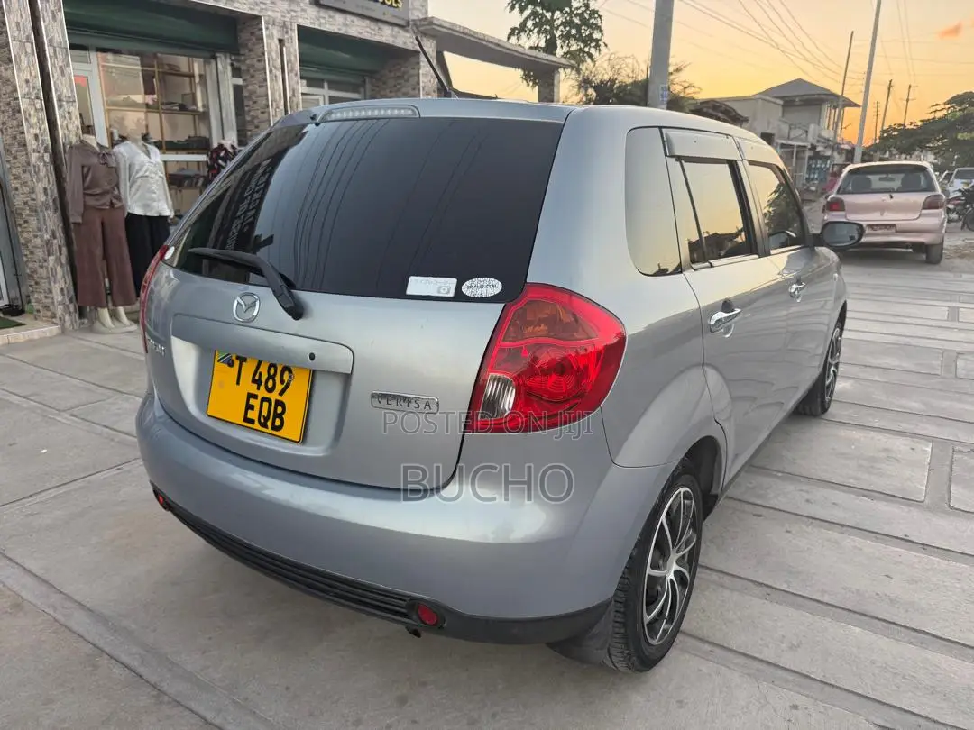 Mazda Verisa 2004 Gray