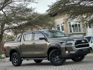 Toyota Hilux 2023 Gray