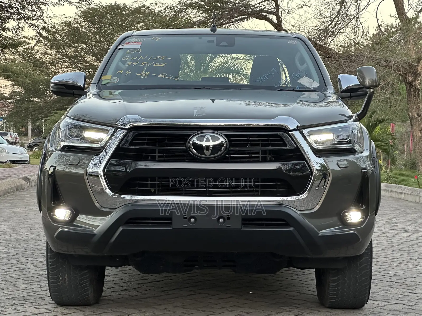 Toyota Hilux 2023 Gray