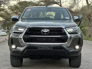 Toyota Hilux 2023 Gray