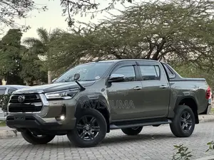 Toyota Hilux 2023 Gray