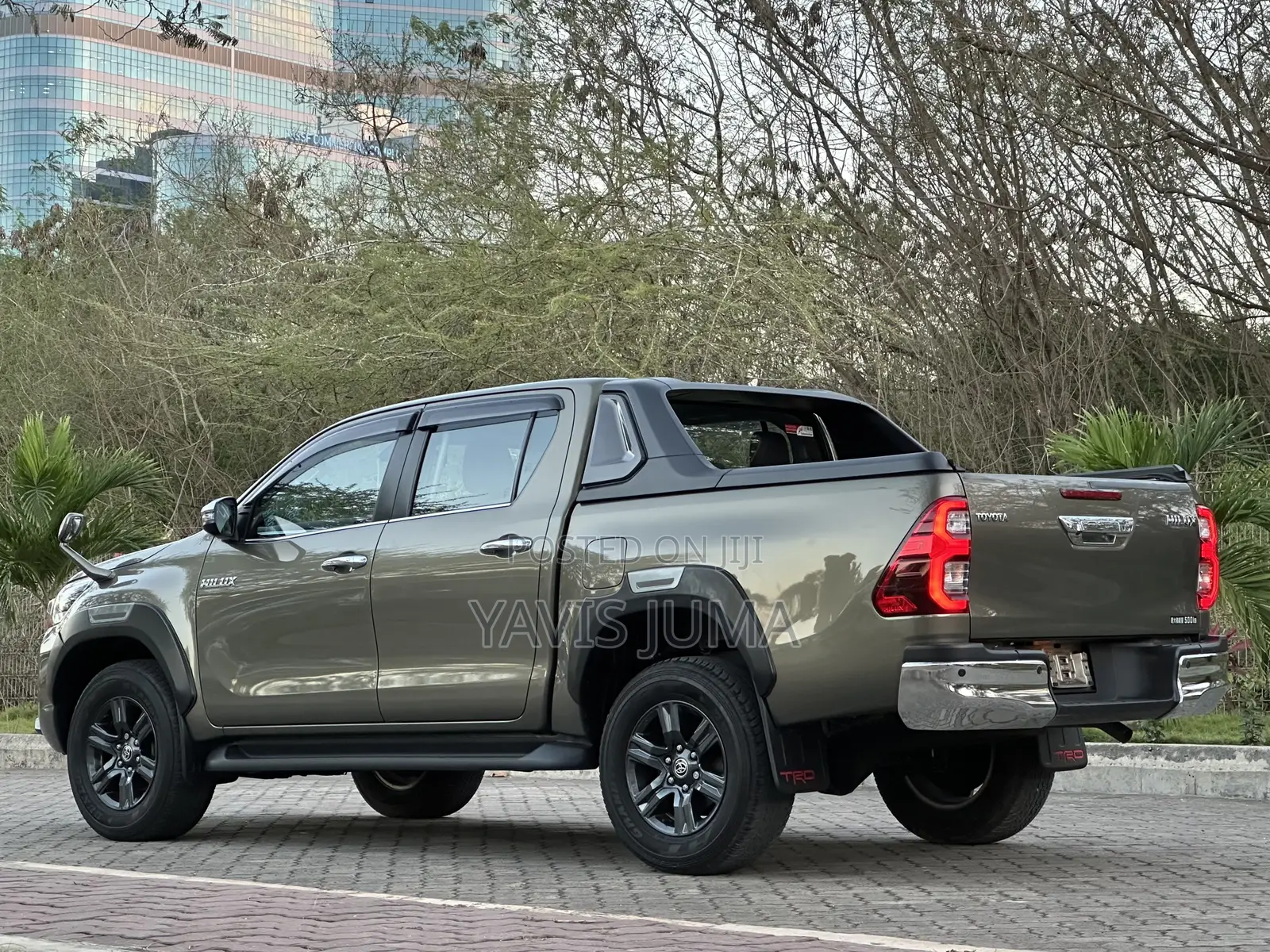 Toyota Hilux 2023 Gray