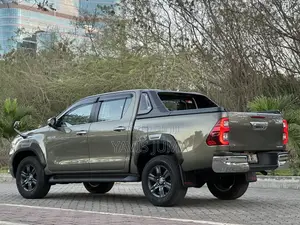 Toyota Hilux 2023 Gray