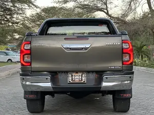 Toyota Hilux 2023 Gray