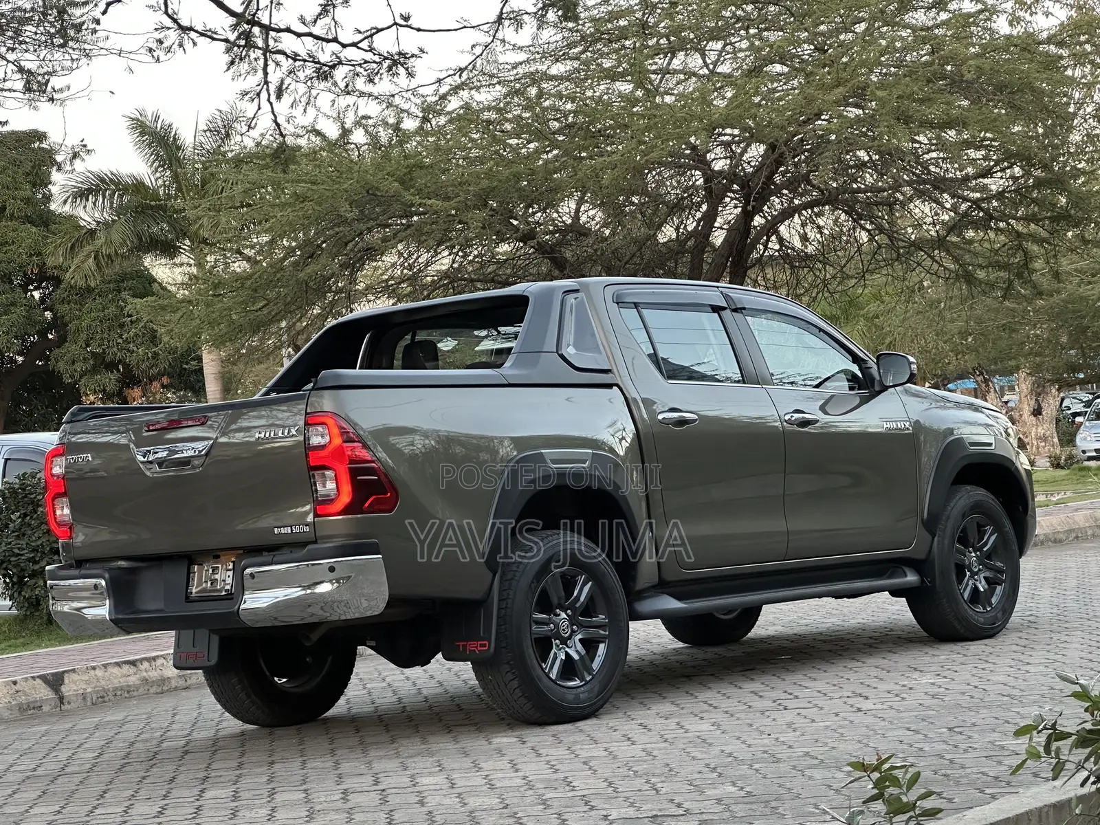 Toyota Hilux 2023 Gray