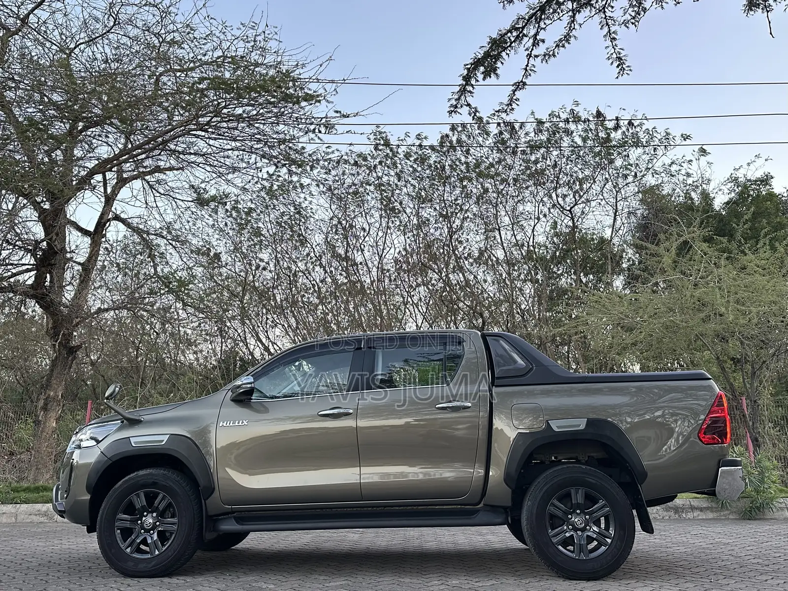 Toyota Hilux 2023 Gray