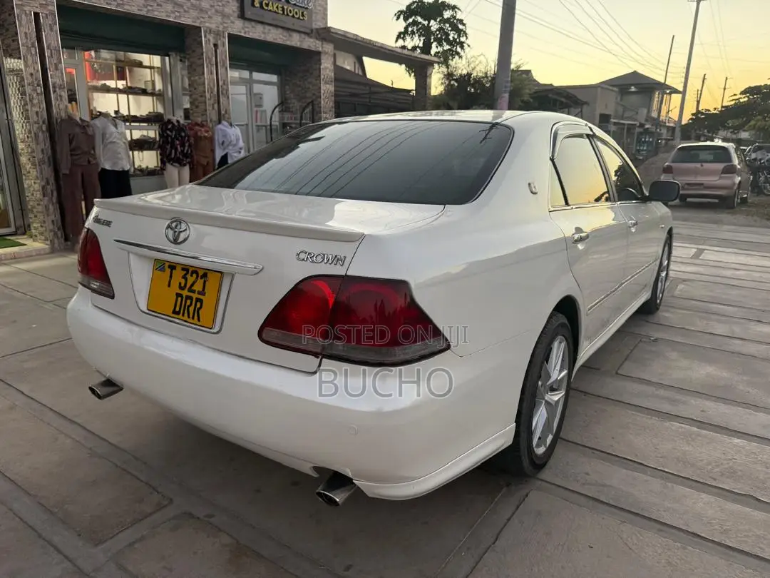 Toyota Crown 2006 White