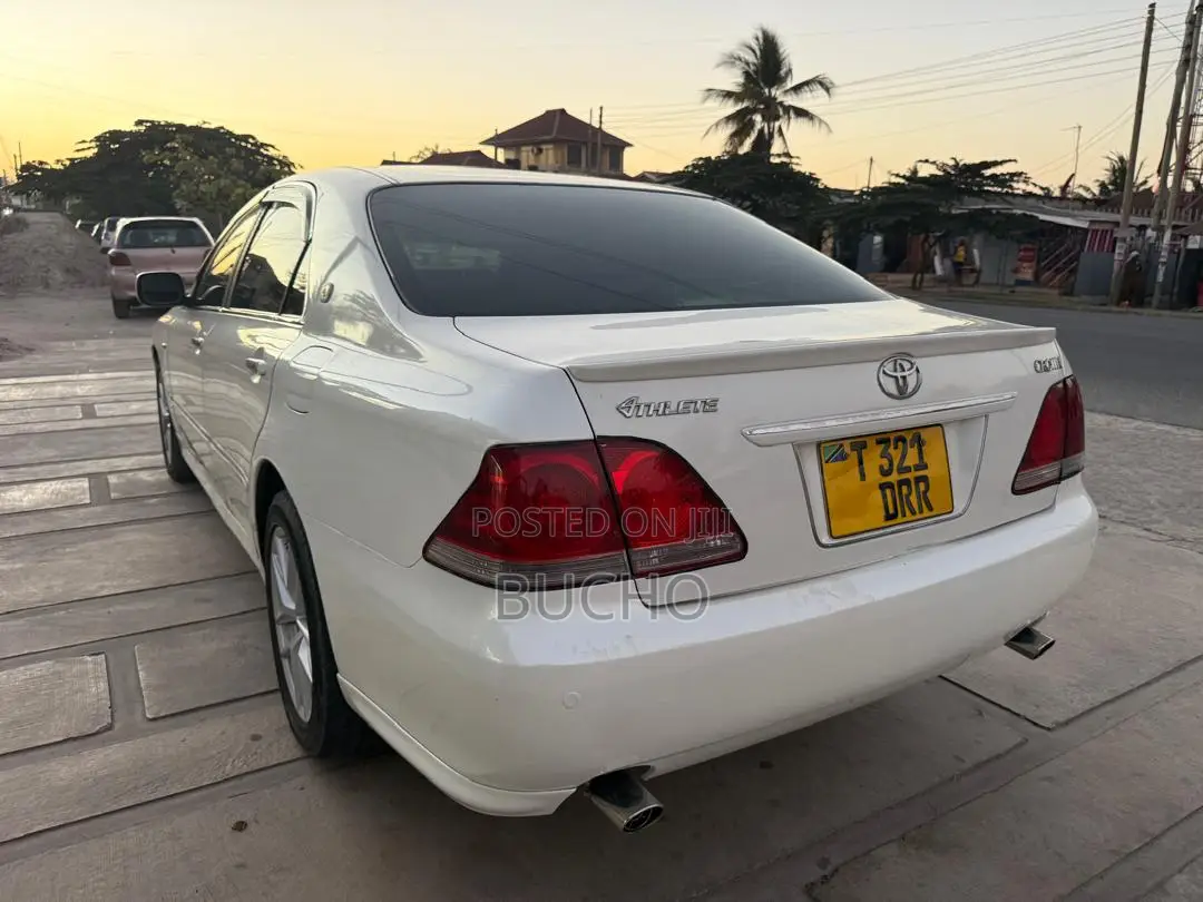 Toyota Crown 2006 White