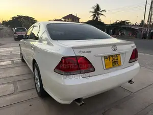 Toyota Crown 2006 White