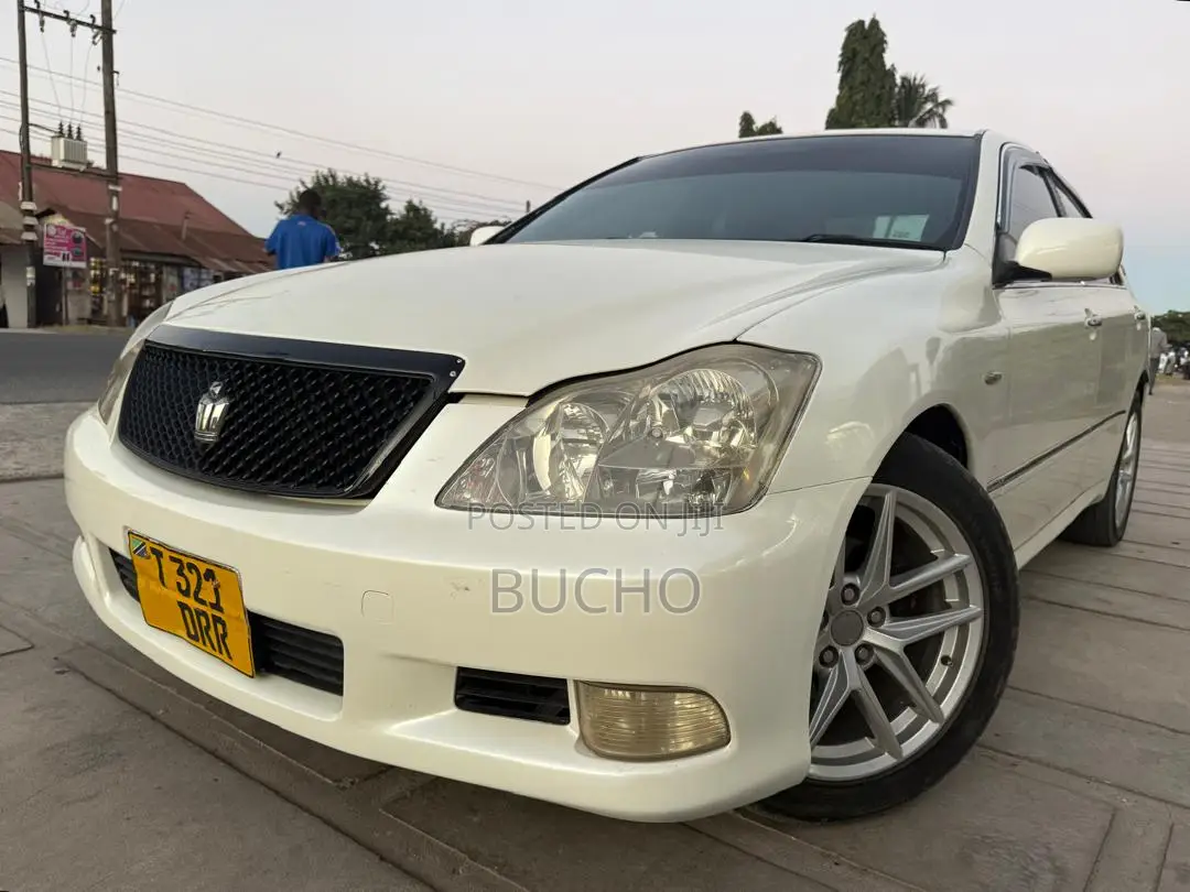 Toyota Crown 2006 White