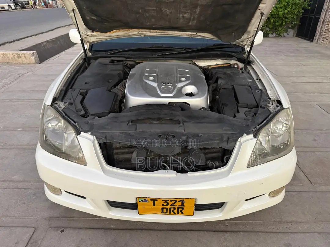 Toyota Crown 2006 White