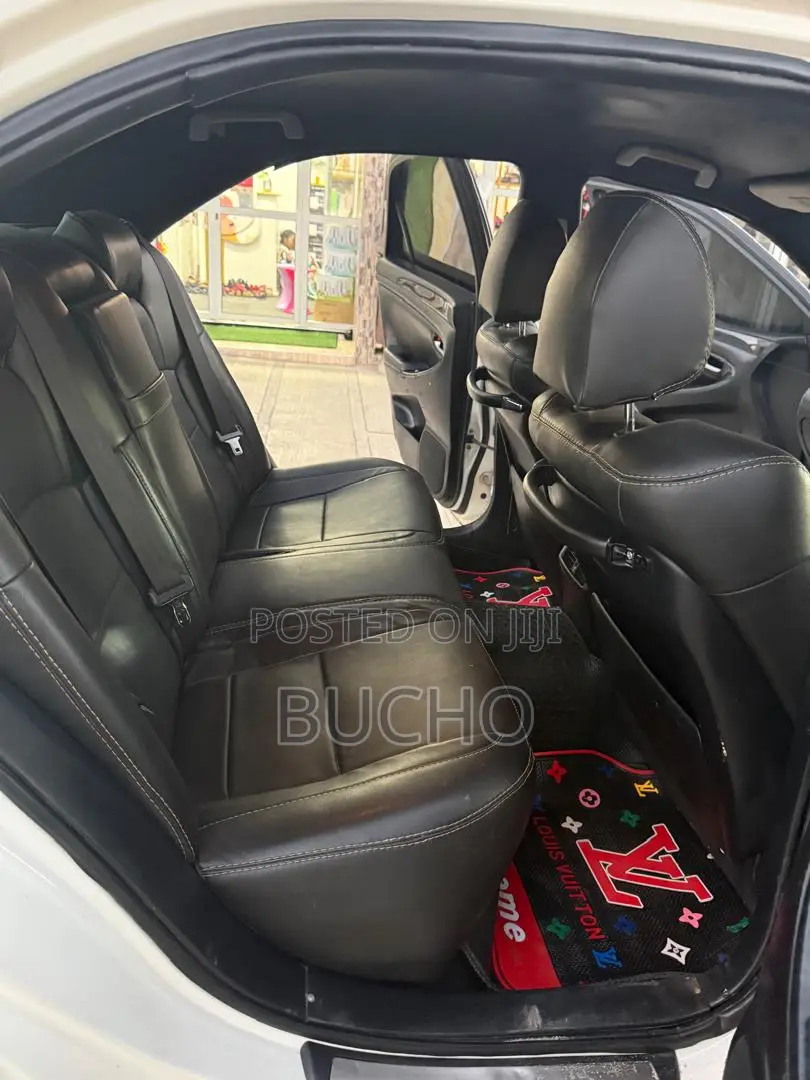 Toyota Crown 2006 White