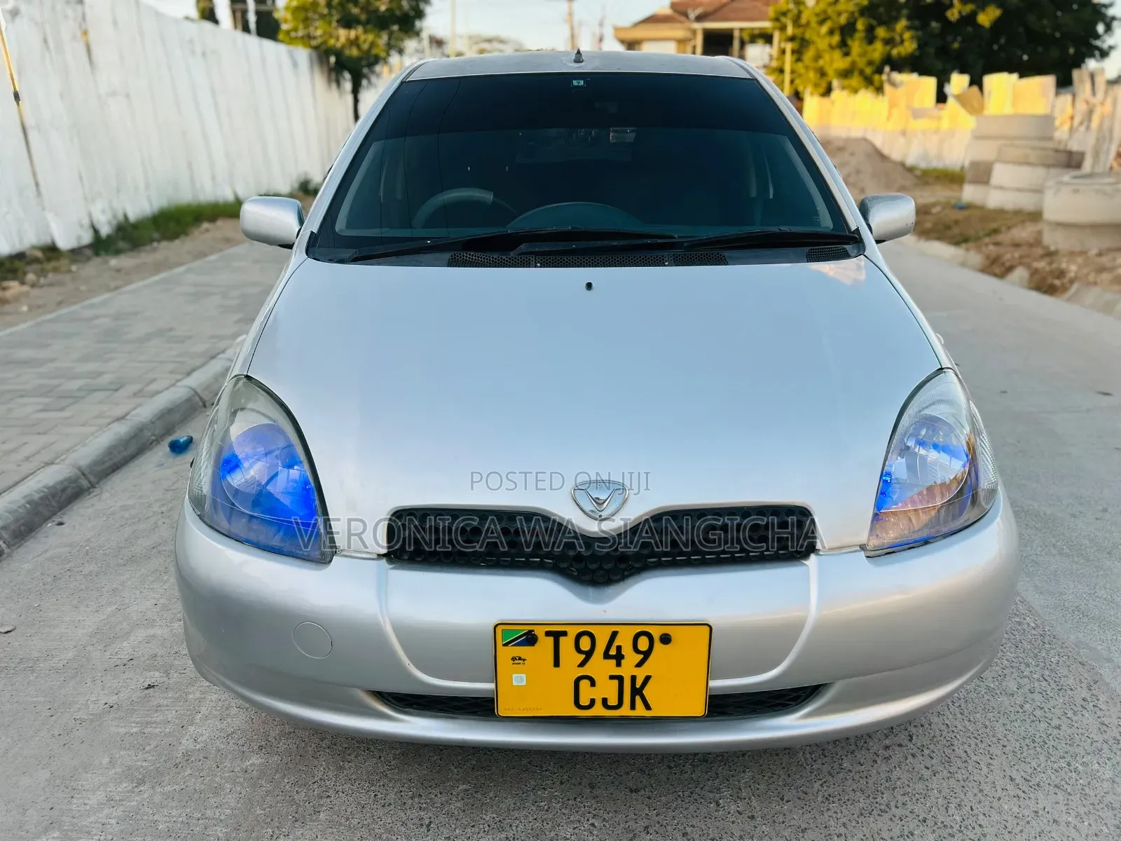 Toyota Vitz 2002 Silver