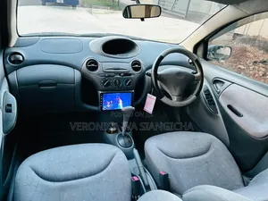 Toyota Vitz 2002 Silver