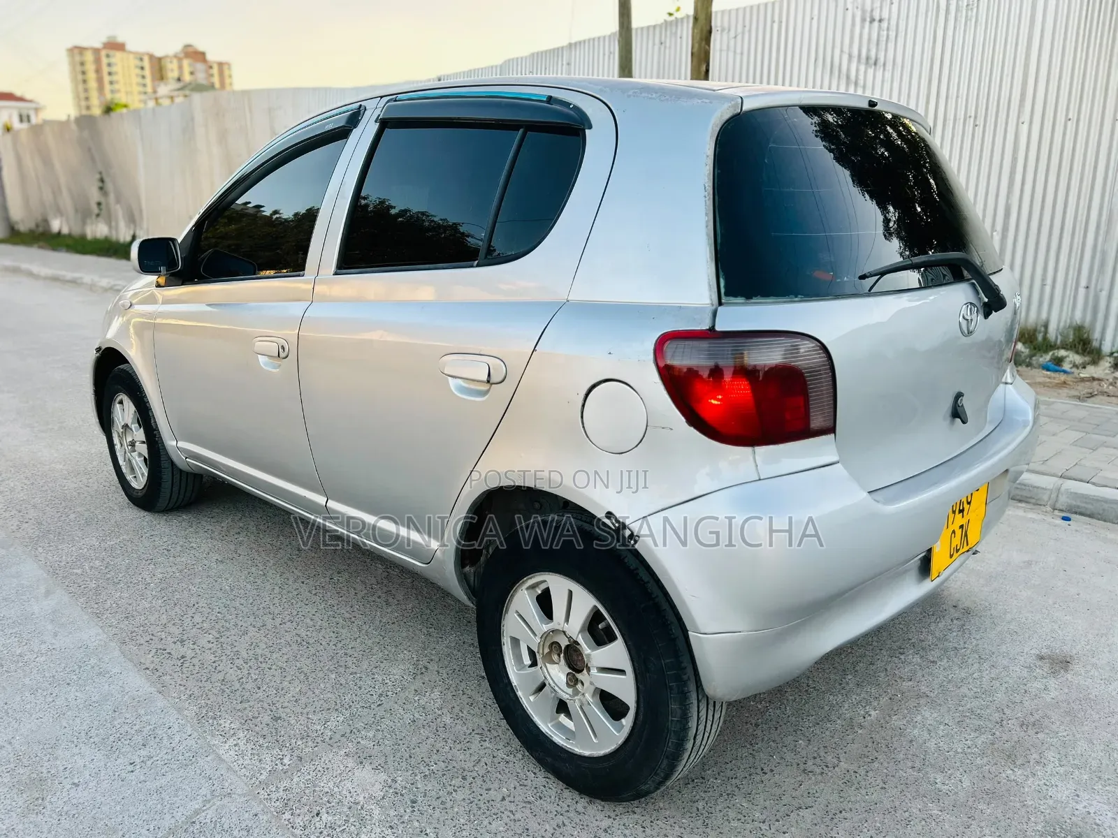 Toyota Vitz 2002 Silver