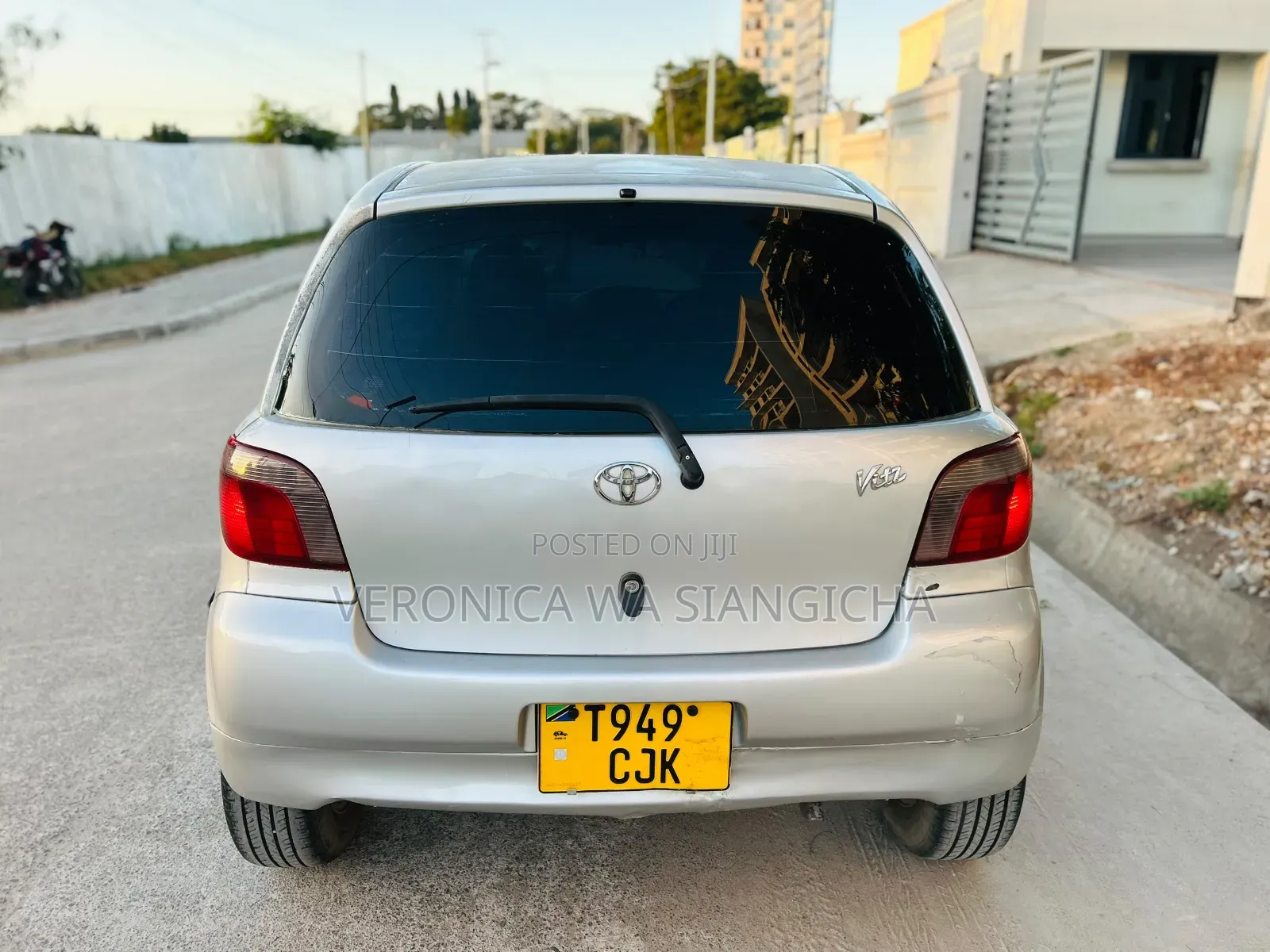 Toyota Vitz 2002 Silver