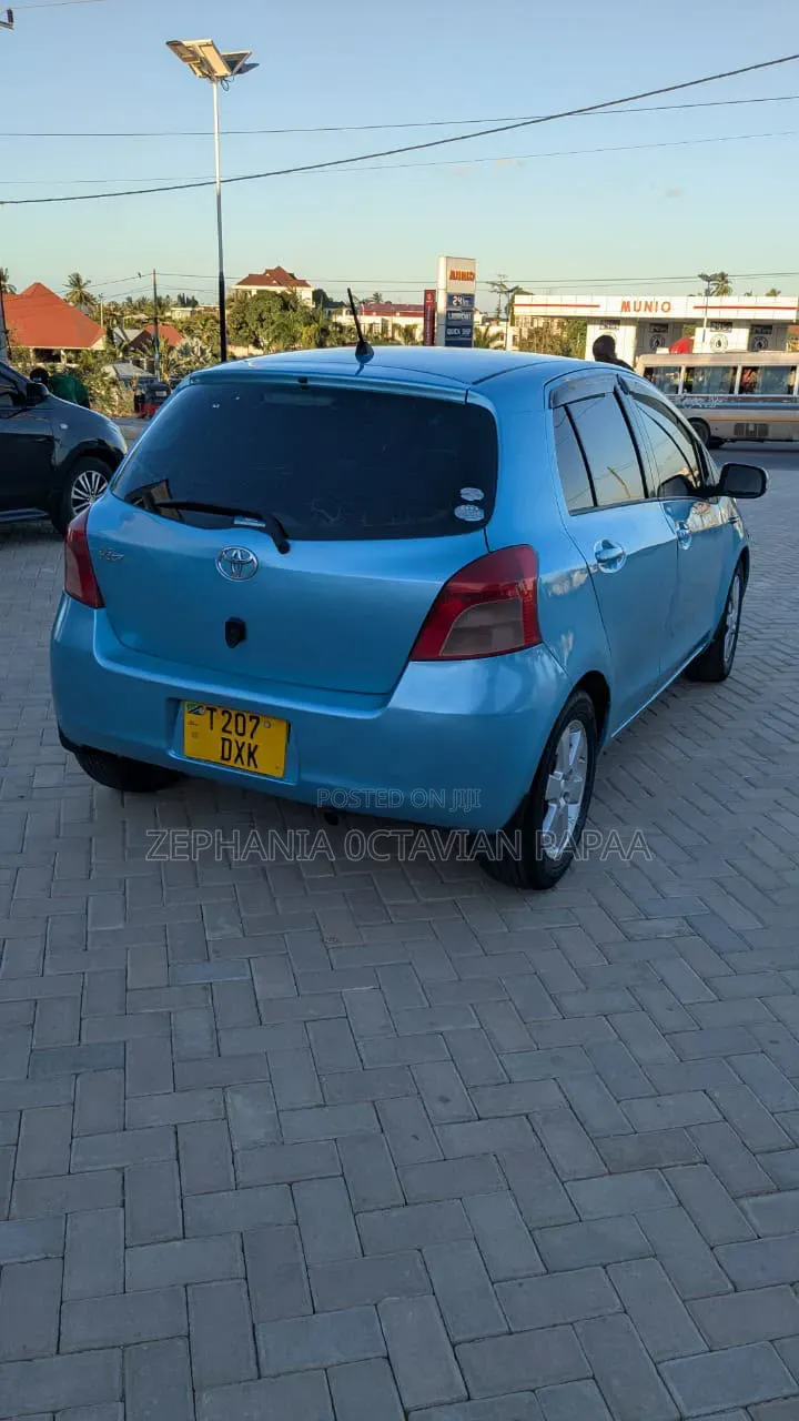Toyota Vitz 2008 Blue