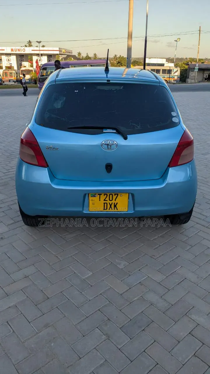 Toyota Vitz 2008 Blue