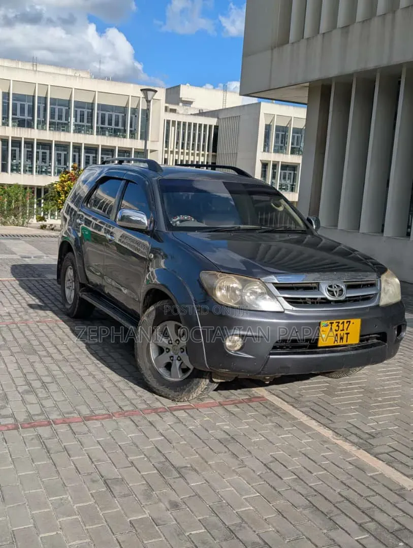 Toyota Fortuner 2006 Gray