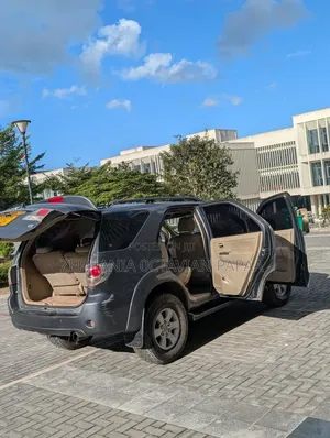Toyota Fortuner 2006 Gray