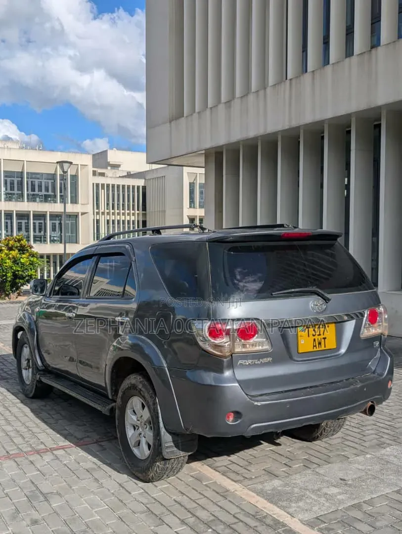 Toyota Fortuner 2006 Gray