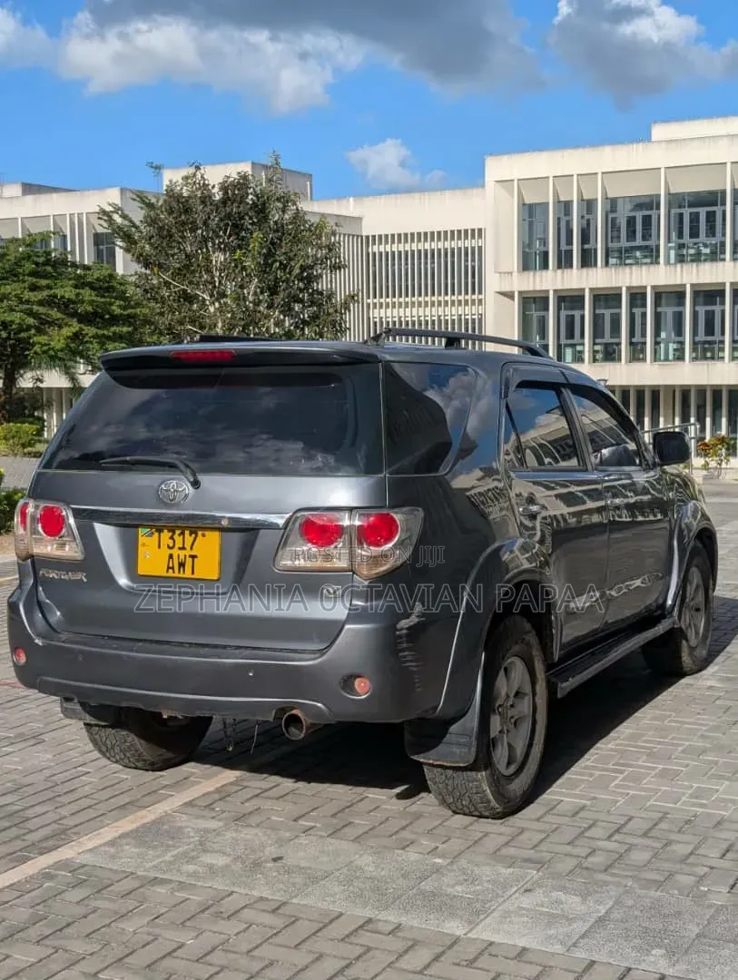 Toyota Fortuner 2006 Gray