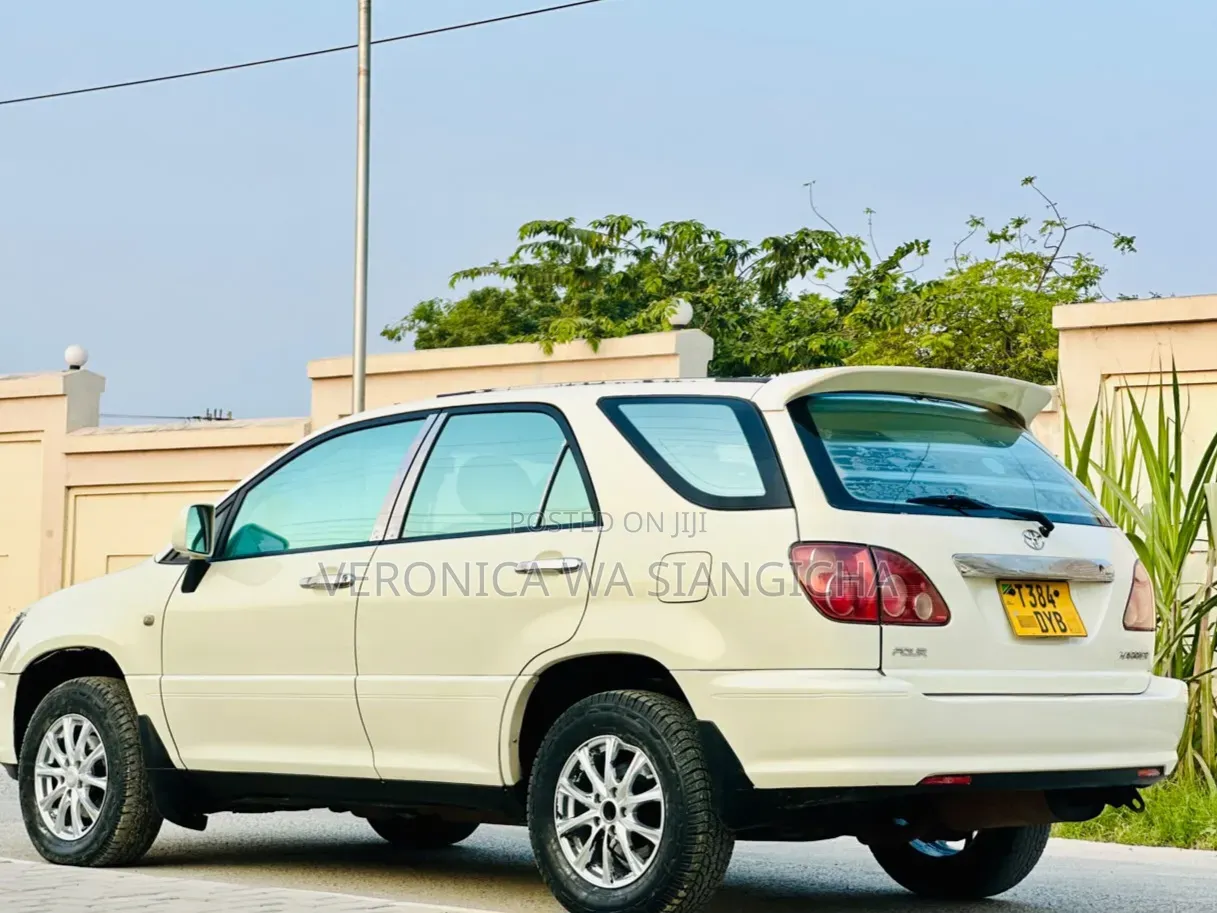 Toyota Harrier 2006 White