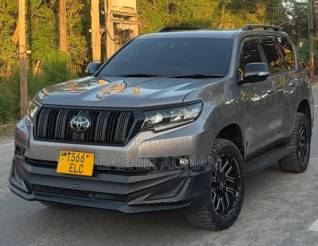 Toyota Land Cruiser Prado 2.7 2023 Gray