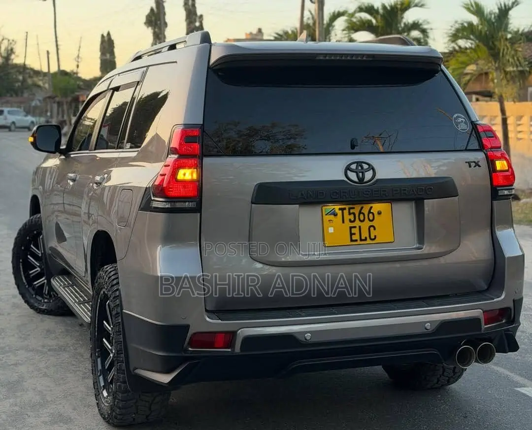 Toyota Land Cruiser Prado 2.7 2023 Gray