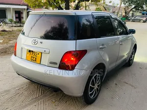 Toyota IST 2004 Silver