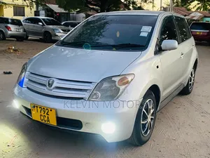 Toyota IST 2004 Silver
