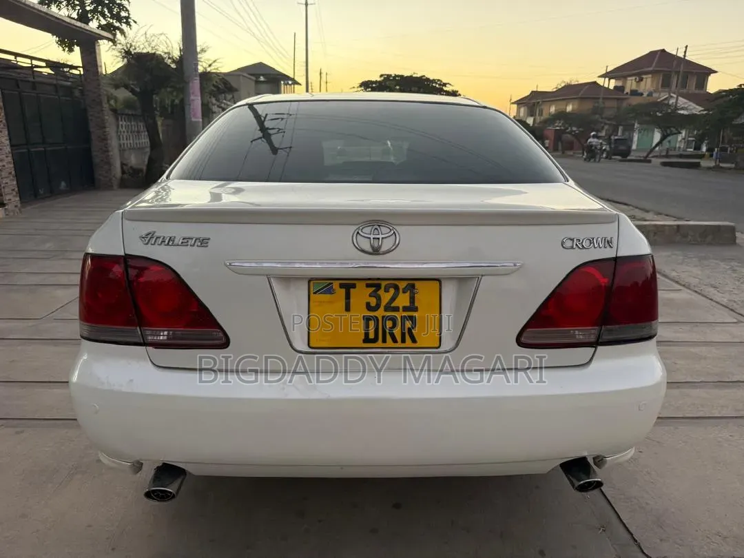 Toyota Crown 2006 White