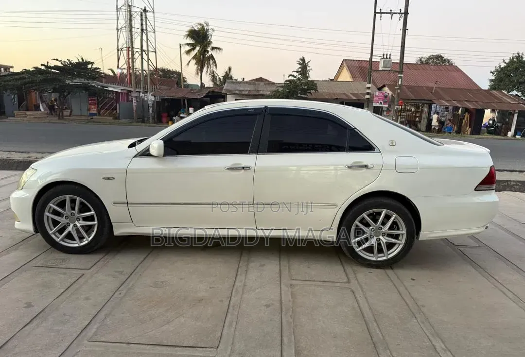 Toyota Crown 2006 White