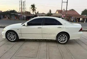 Toyota Crown 2006 White