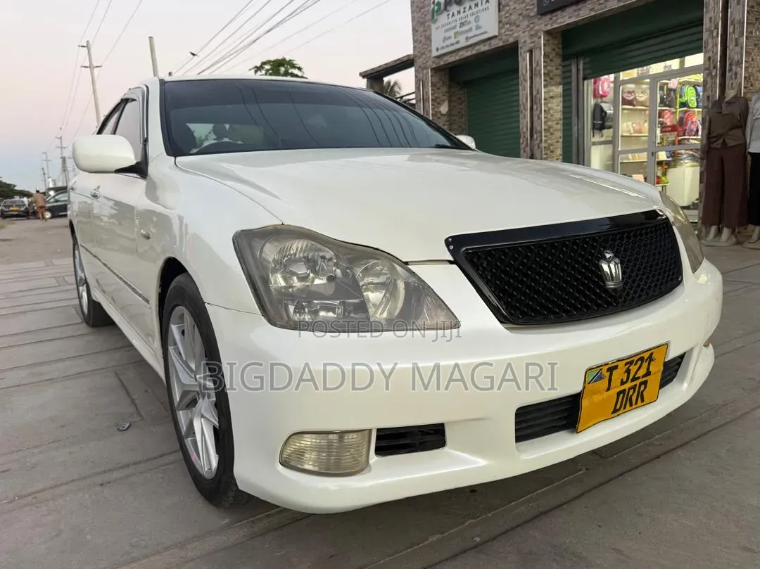 Toyota Crown 2006 White