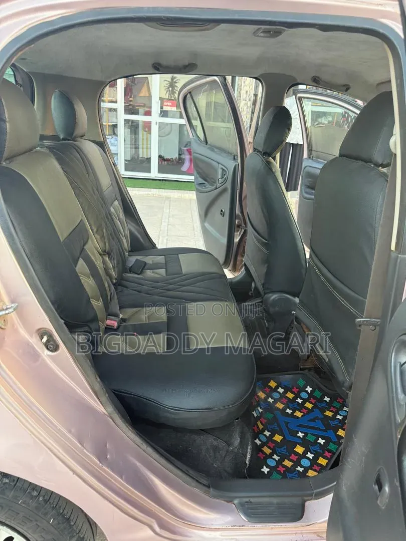 Toyota Vitz 2004 Pink