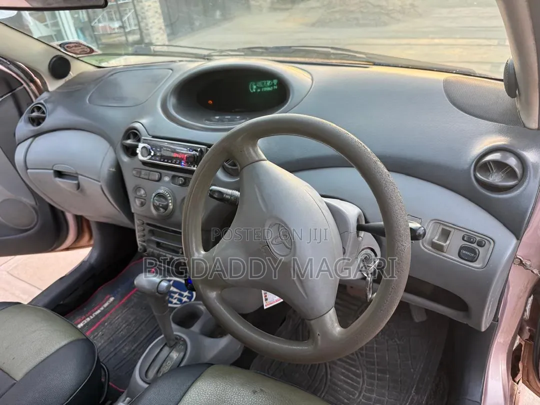 Toyota Vitz 2004 Pink