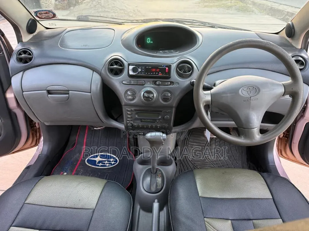 Toyota Vitz 2004 Pink