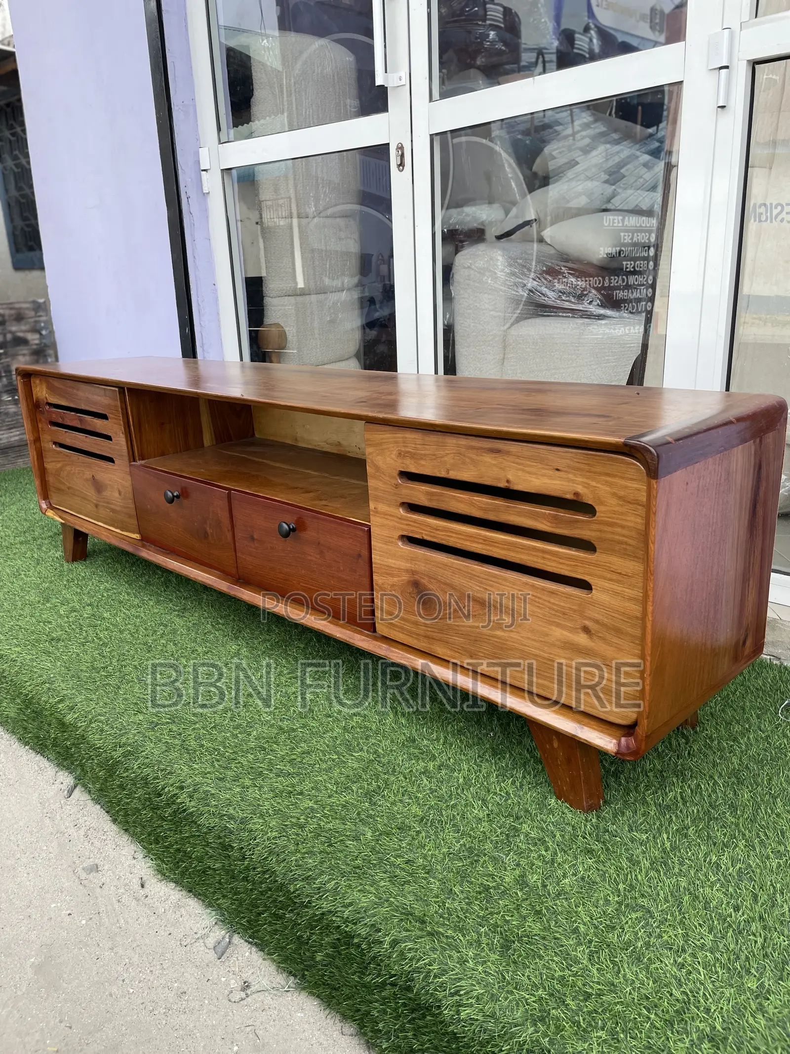 Modern;  TV Case in Town