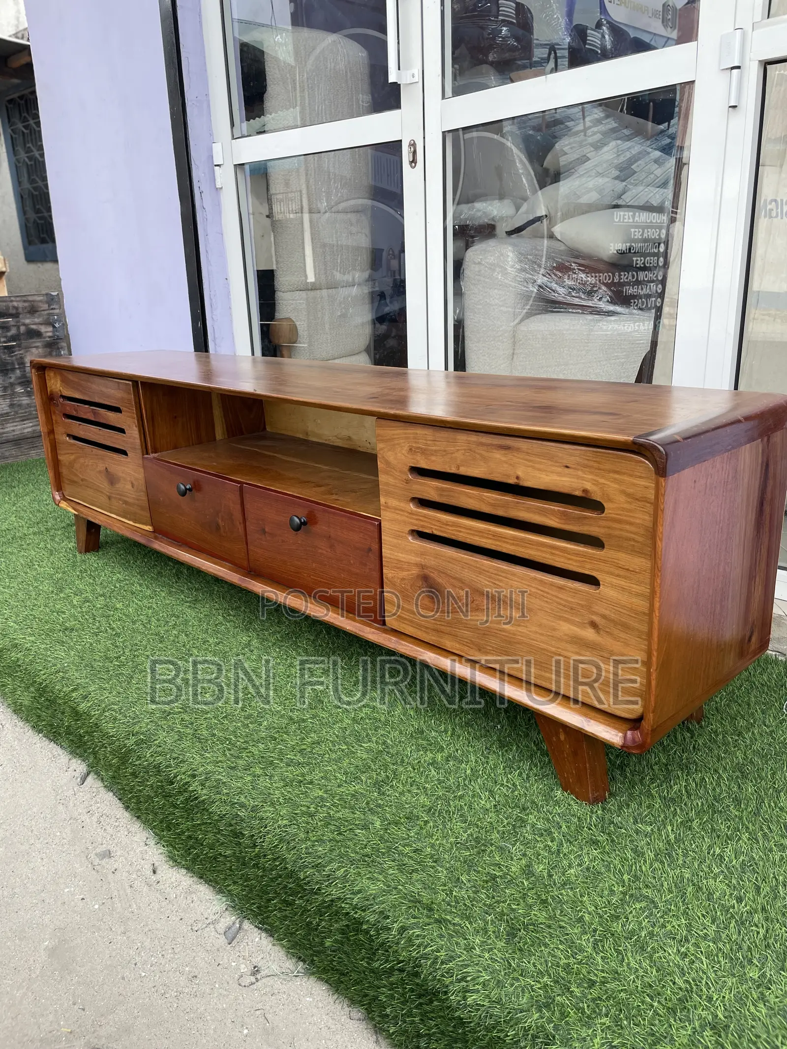 Modern;  TV Case in Town