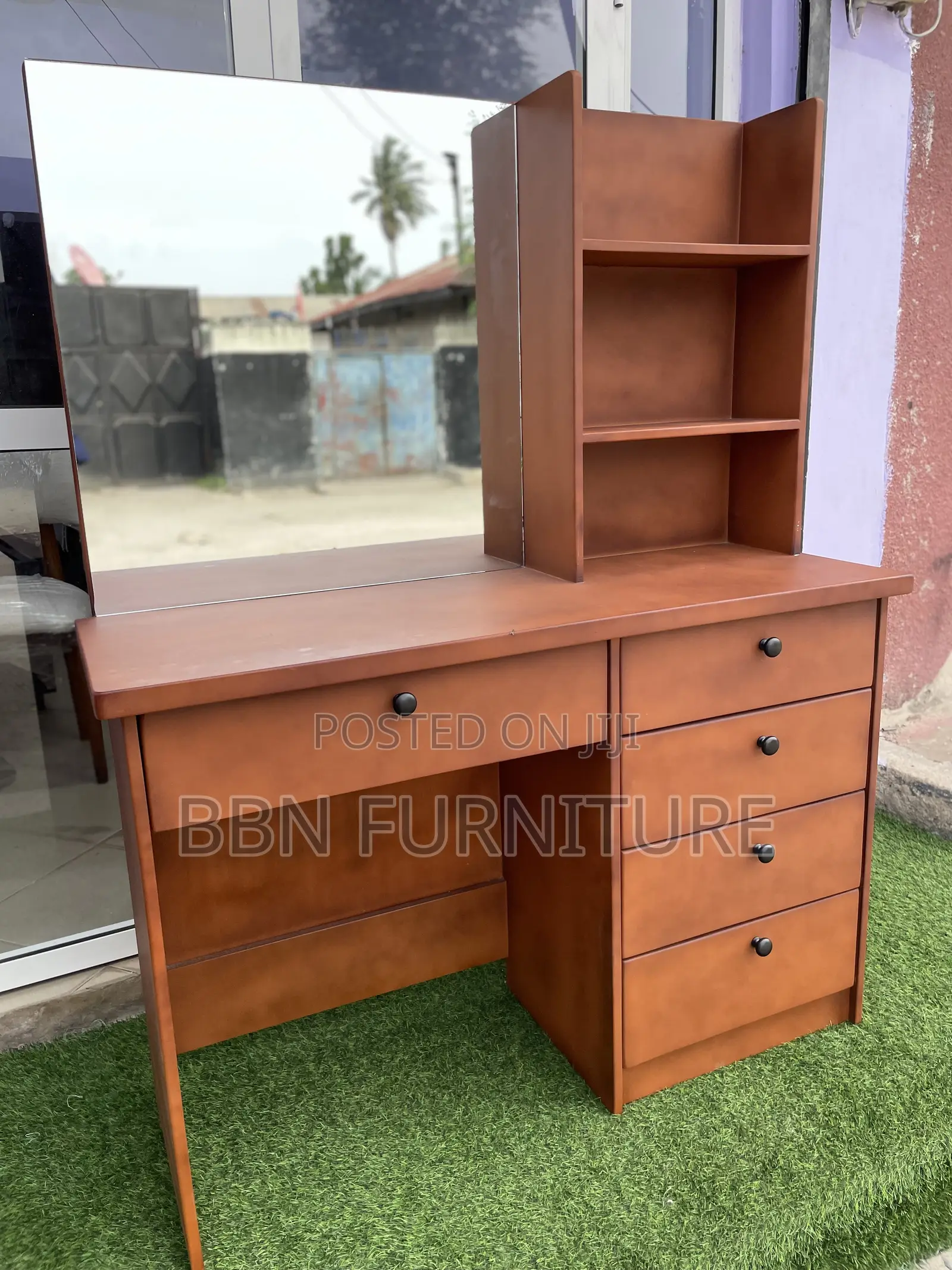 Modern; dressing Table