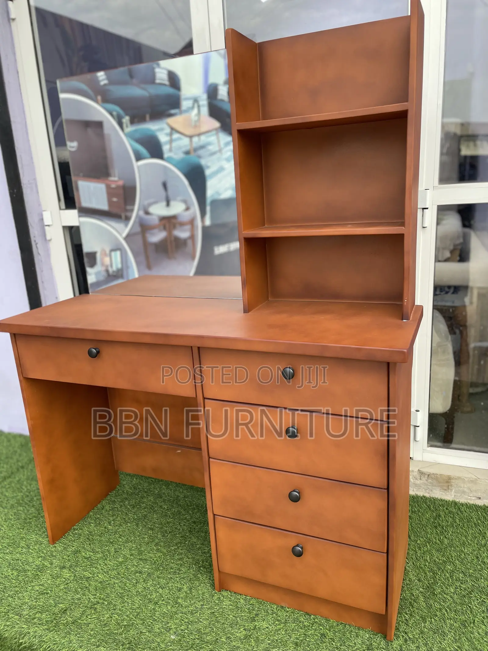 Modern; dressing Table